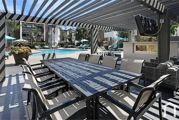 2 bed, 847 sqft, $2,450 — Photo 4