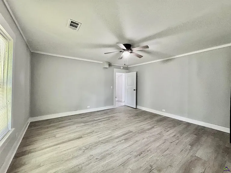 800 Ball St — Photo 16