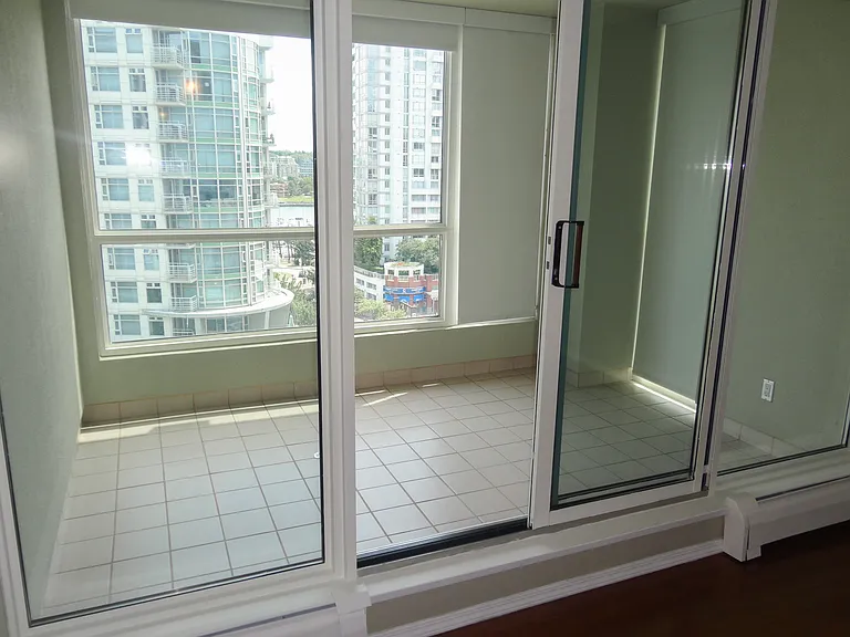 283 Davie St #1005 — Photo 12