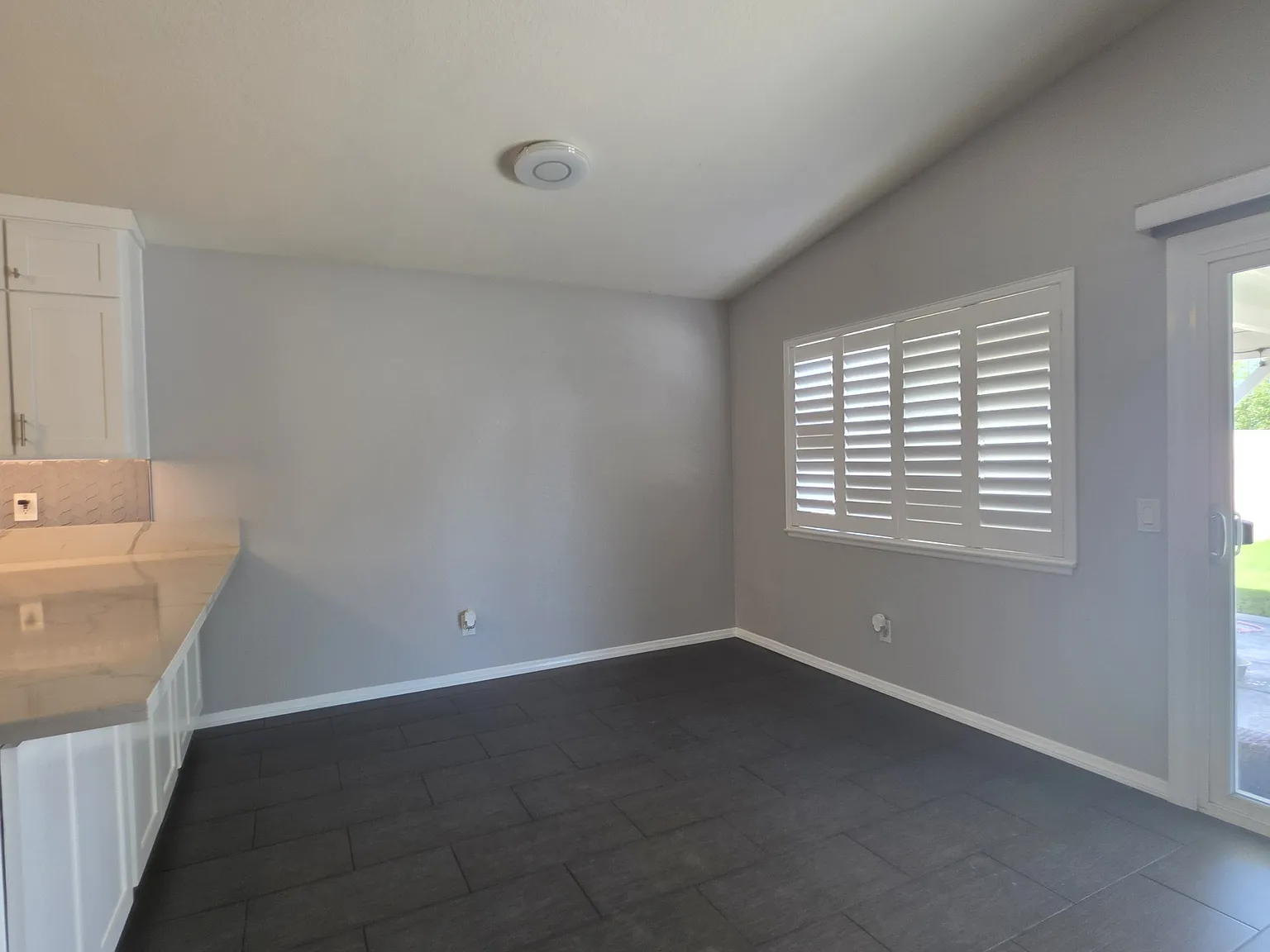 Aero Ln, Riverside — Photo 2