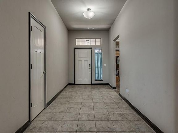 3rd image of 905 Bear Mountain Dr