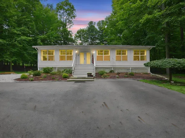 385 Highland Hills Dr, Howard, OH 43028