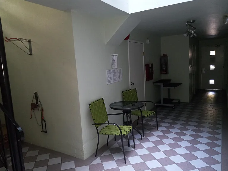 525 Cole St — Photo 4