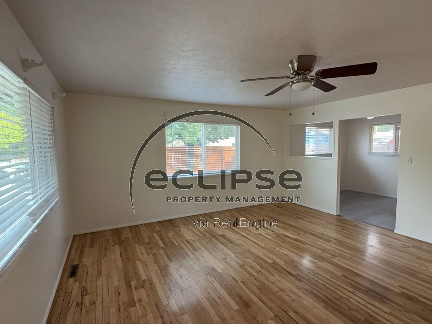 3 bed, 1.0 bath, 1140 sqft, $2,000 — Photo 2