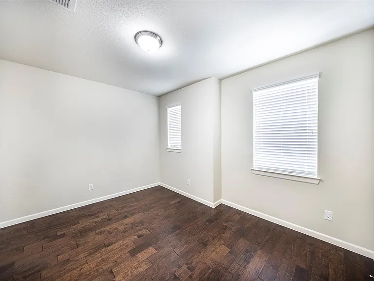 1217 Naples Dr — Photo 15