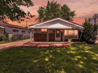 8369 Dale Ave, Center Line, MI 48015