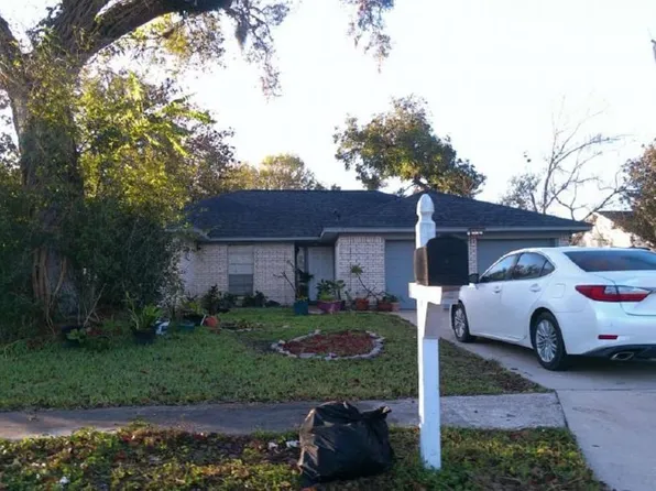 509 Southern Oaks Dr, Lake Jackson, TX 77566