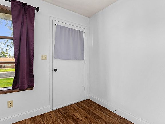 4th image of 1811 W Latham Ln
