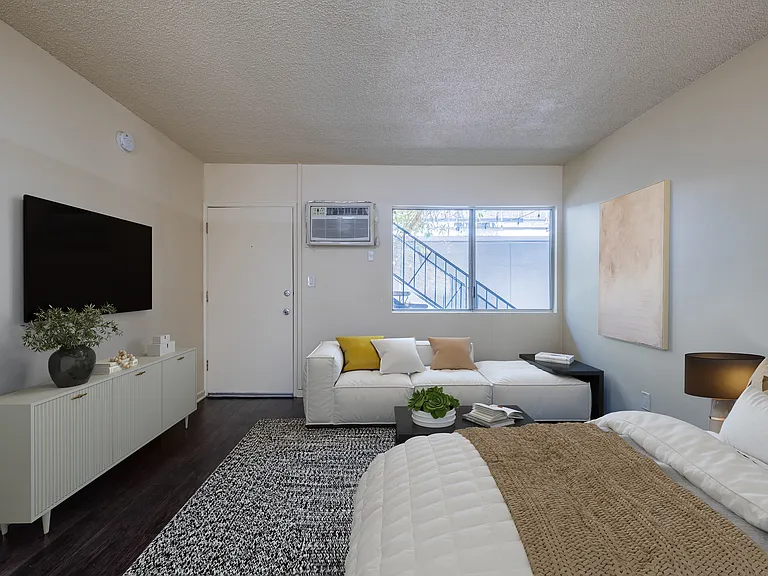 220 S Commonwealth Ave #103 — Photo 1