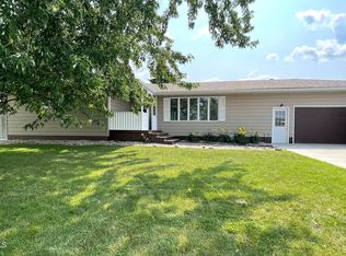 317 15th St SW, Jamestown, ND 58401