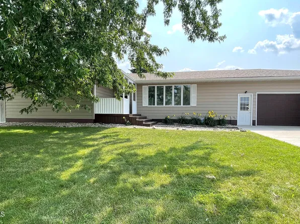 317 15th St SW, Jamestown, ND 58401