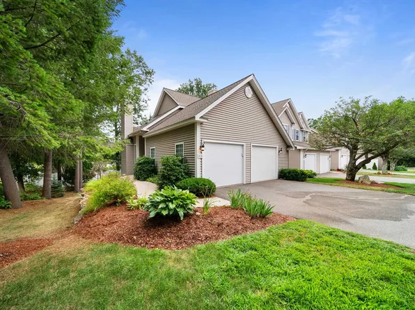 11 Primrose Lane, Bedford, NH 03110