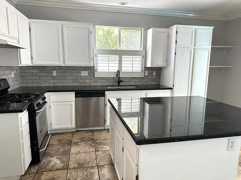 43435 Tylman St — Photo 10