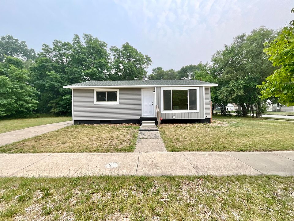 1st image of 2245 8th St