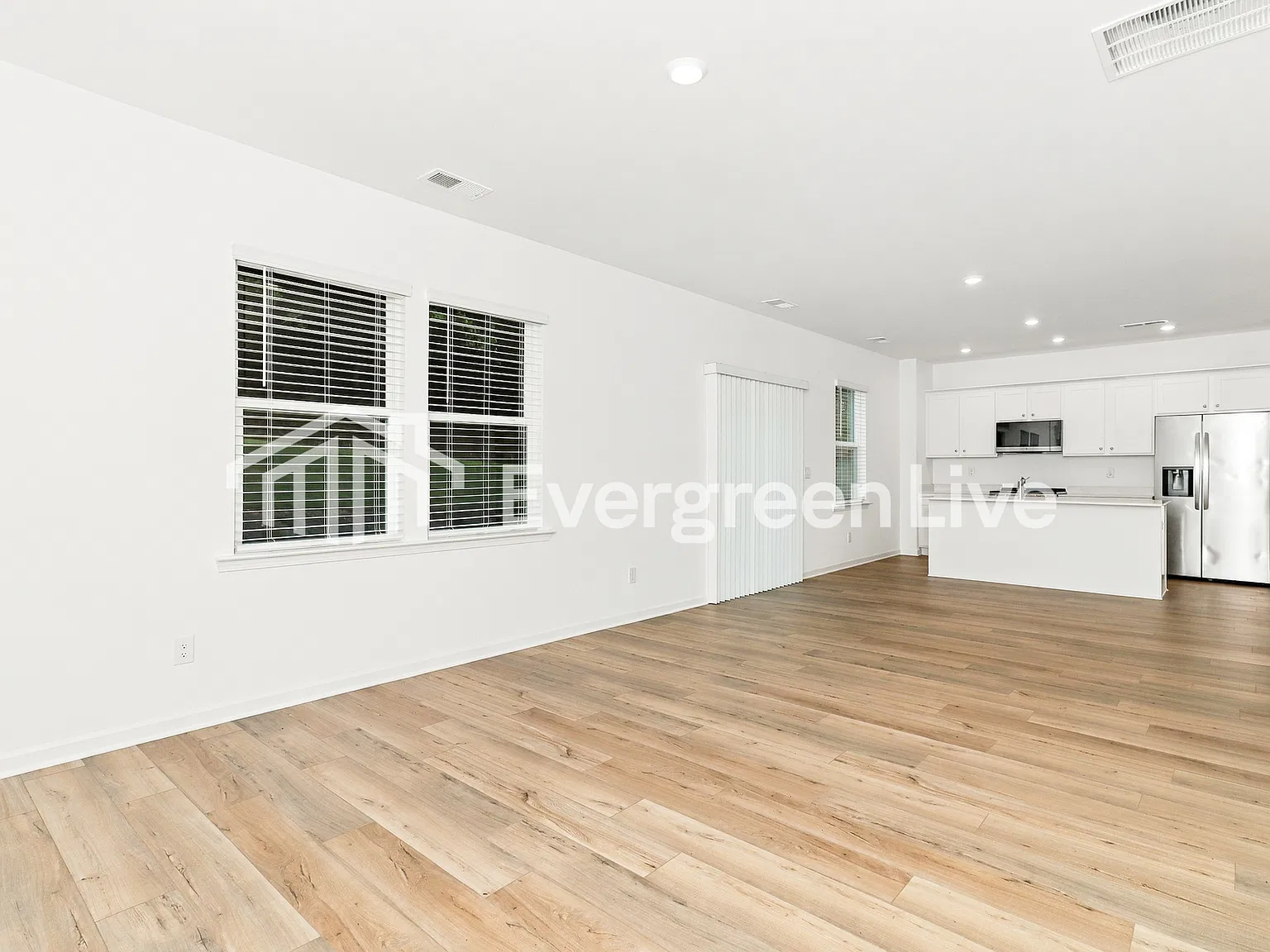 4 bed, 2.5 bath, 1809 sqft, $2,085 — Photo 3