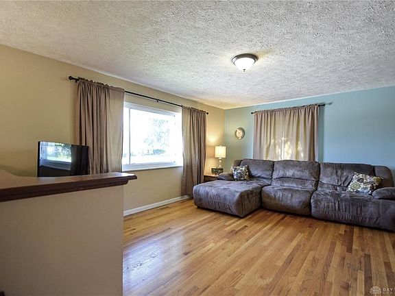 5th image of 1846 Kathy Ln