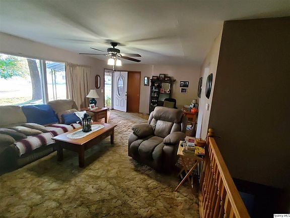 3rd image of 210 E Prairie St