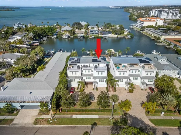 318 Venetian Dr, Clearwater, FL 33755