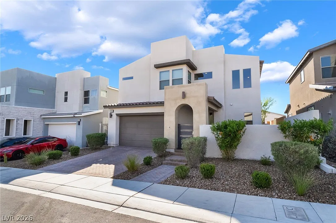 3 bed, 2.5 bath, 2017 sqft, $2,595 — Photo 3