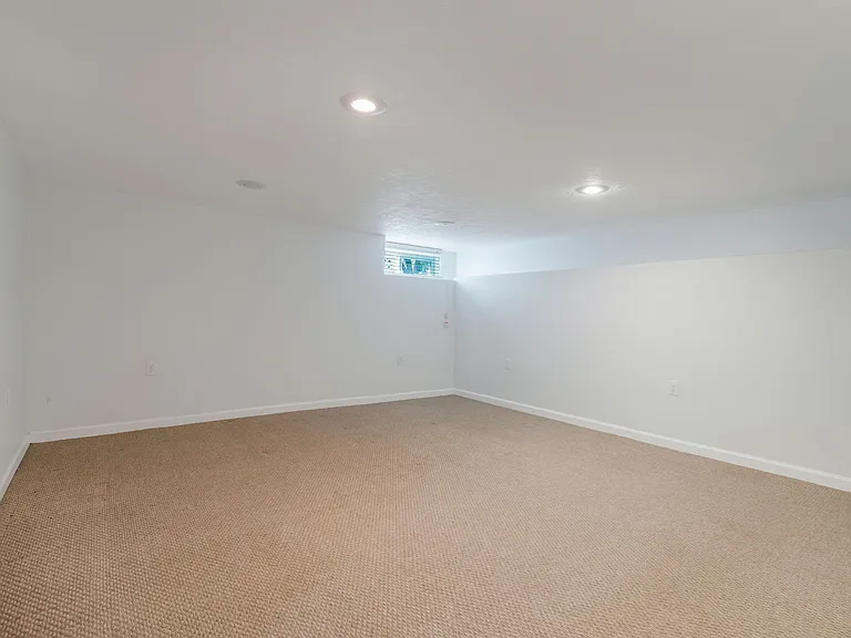 649 E Duck Creek Cir — Photo 24