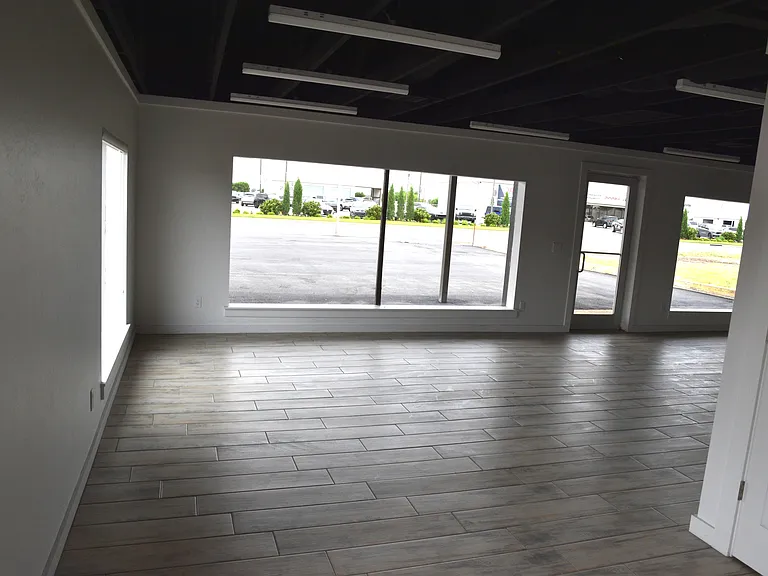 1815 E Broadway St — Photo 13