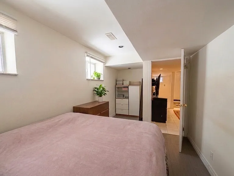 26 Rockvale Ave #BASEMENT — Photo 6