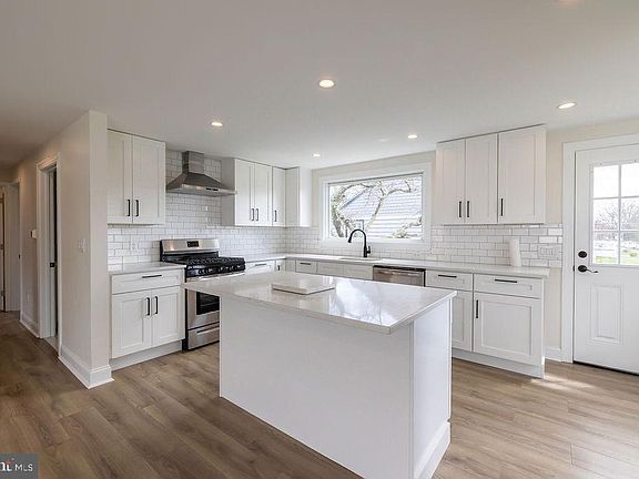 5th image of 407 W Anderson Ave