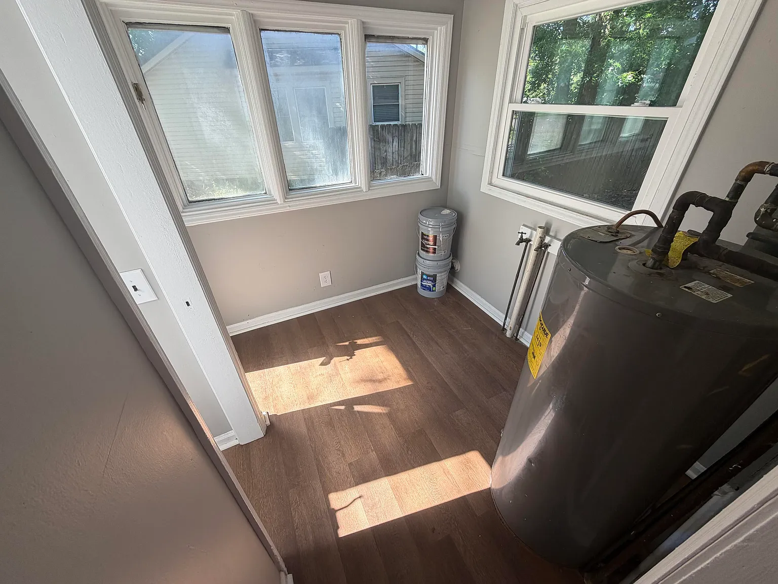 3 bed, 1.0 bath, 1200 sqft, $1,600 — Photo 4
