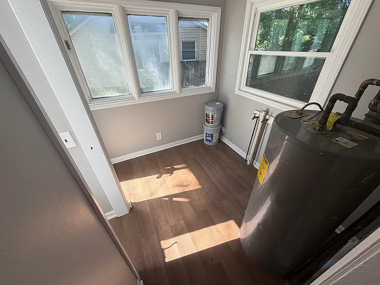 1120 Sparks Rd — Photo 4