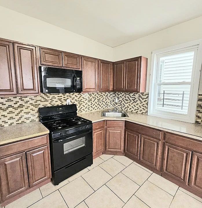 1st image of 144 Johnson Ave Floor 2