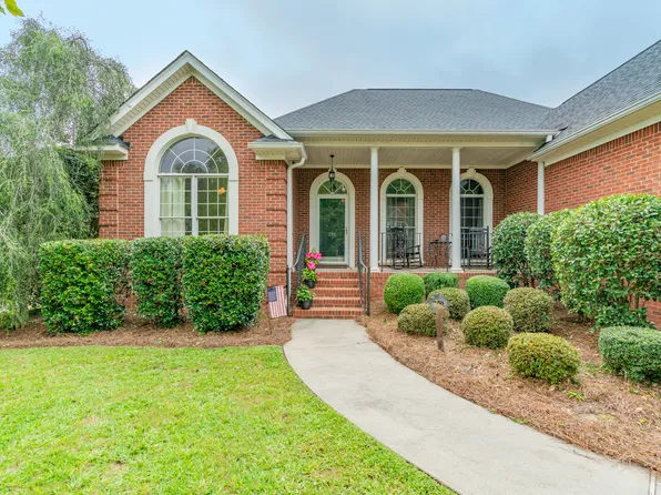 151 Sir Edwards Ln, Lexington, SC 29072