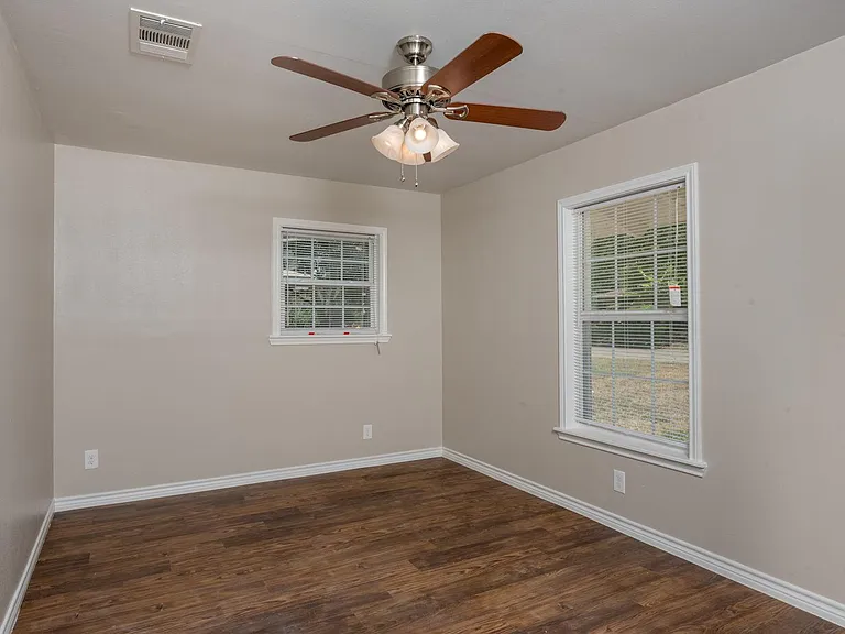 906 Lazy Ln — Photo 13
