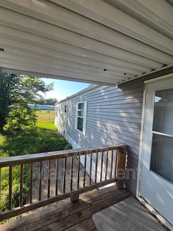 2 bed, 2.0 bath, 1056 sqft, $1,024 — Photo 3