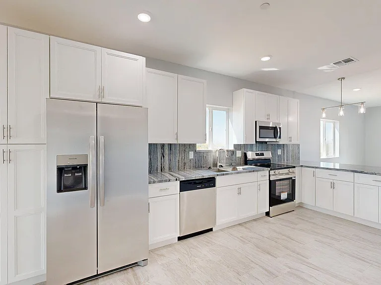 7095 W Los Reales Rd — Photo 8