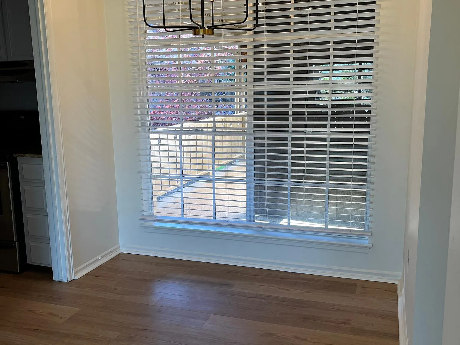 2 bed, 945 sqft, $1,425 — Photo 3