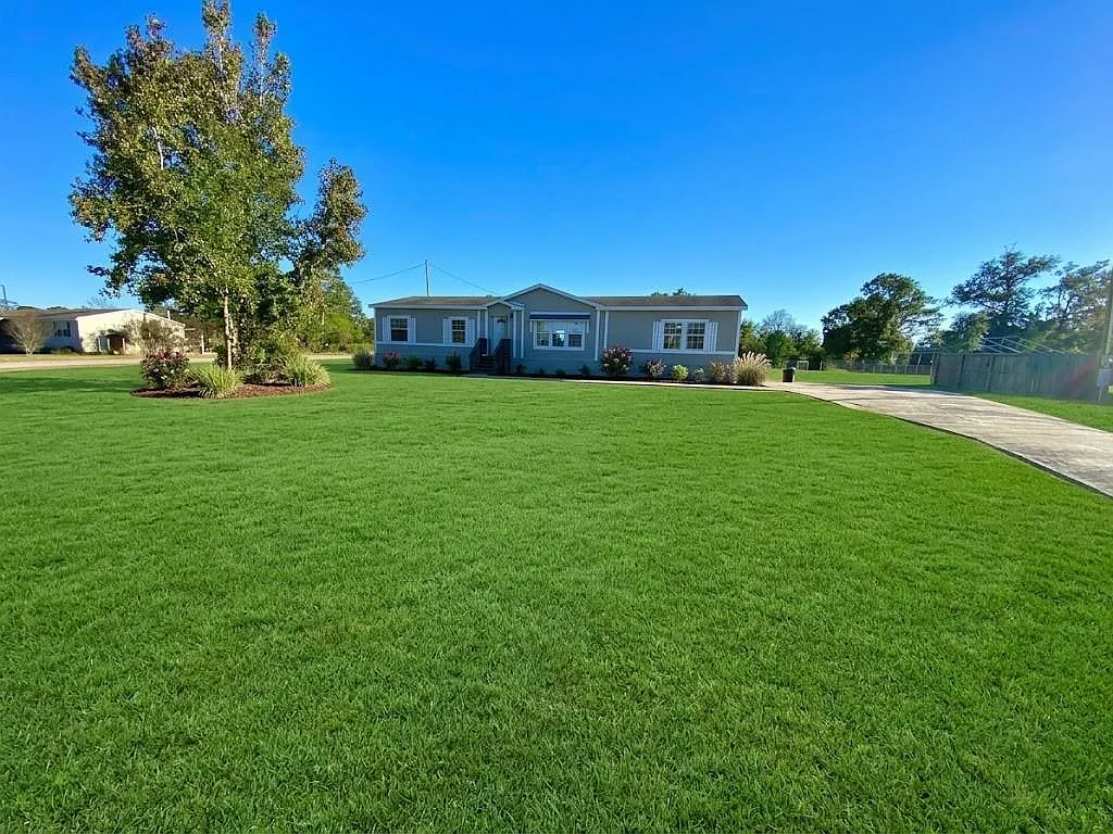 4 bed, 2.0 bath, 1980 sqft, $1,750 — Photo 2