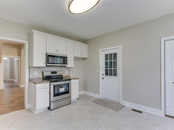 5th image of 1820 Maple Ave