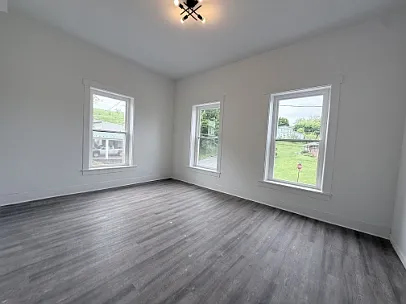127 Susanna St — Photo 8