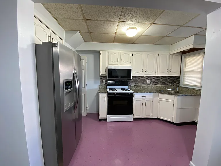 2167 Graythorn Rd — Photo 2