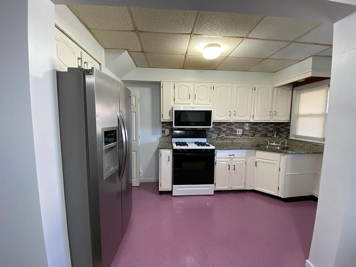Building Photo - 2167 Graythorn Rd