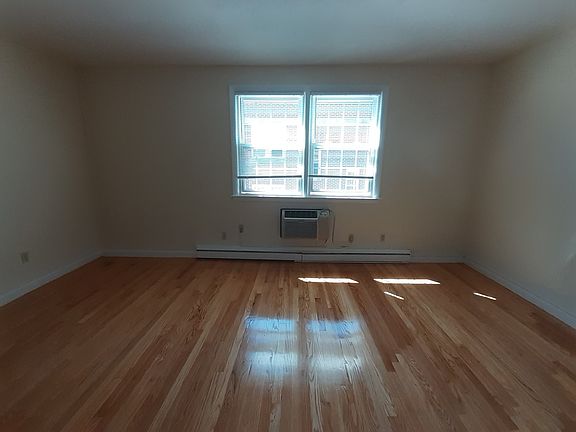 3rd image of 215 Waterman St APT 6
