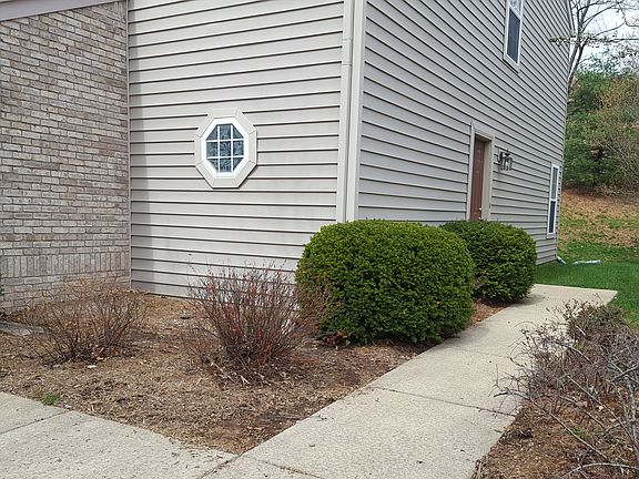 2nd image of 703 E Bayberry Ct E