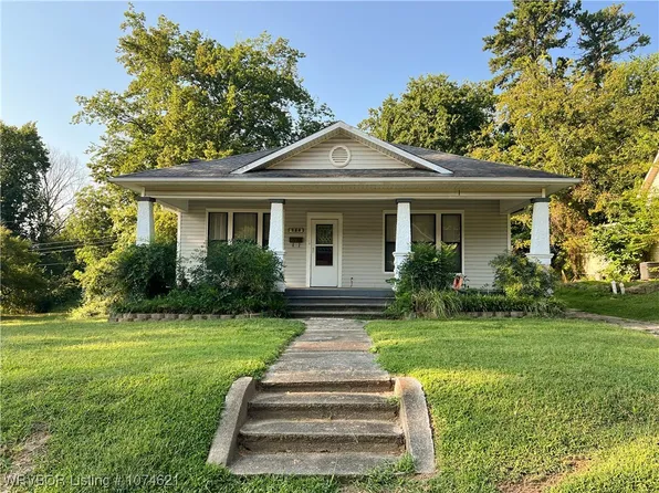 920 Cedar St, Van Buren, AR 72956