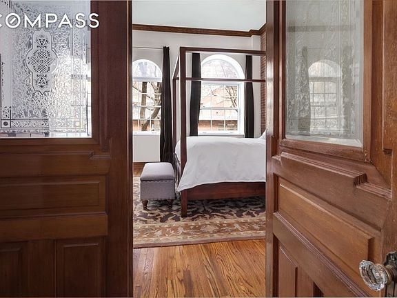 2nd image of 152 W 77th St APT 1