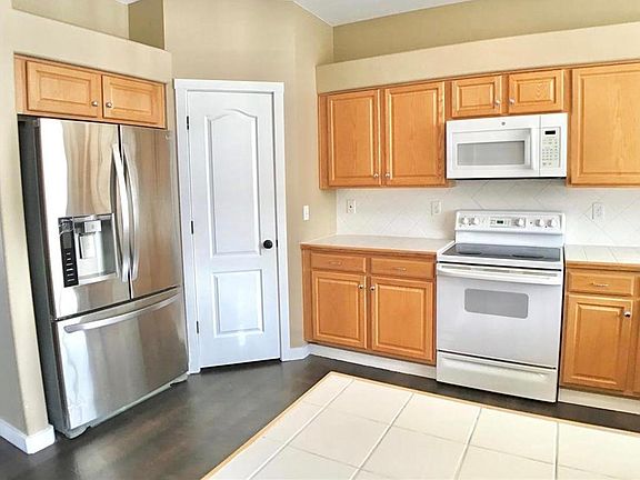 Large open kitchen with Refrigerator/freezer