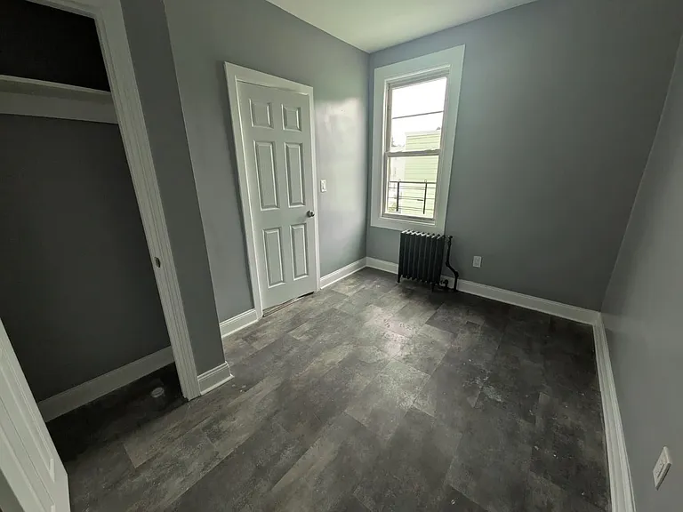 113 Oliver Ave #3R — Photo 5