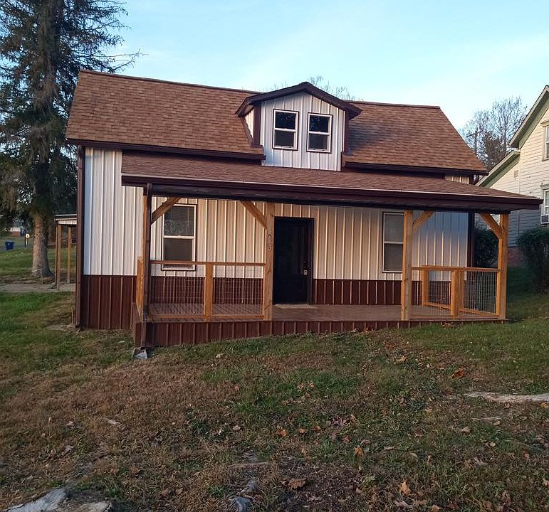 1st image of 403 E 1st St