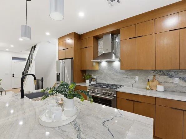 207 4th Street image 2 of 21