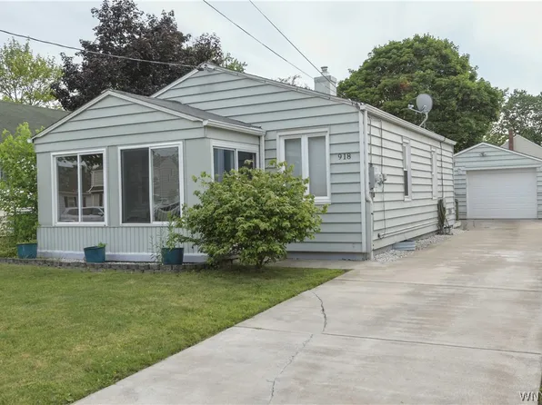 918 92nd St, Niagara Falls, NY 14304