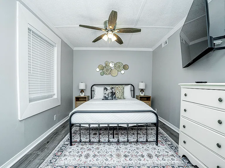 Comfy Queen Bedroom with Walk in